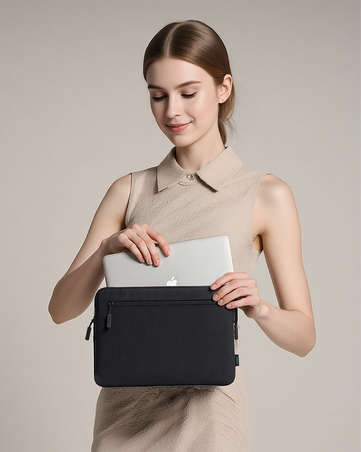 Aukey Laptop Sleeve Black 13/14/16 Inch Tas Laptop Slim Premium, Anti Gores & Shockproof - LS-EU13 / LS-EU14 / LS-EU16